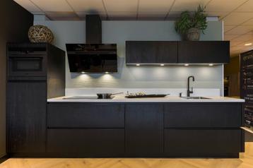 Zwarte greeploze keuken SHOWROOMMODEL  beschikbaar voor biedingen