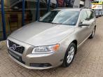 Volvo V70 2.0 Momentum H.LEER / XENON / PDC / TREKHAAK, Voorwielaandrijving, Gebruikt, Zwart, 4 cilinders