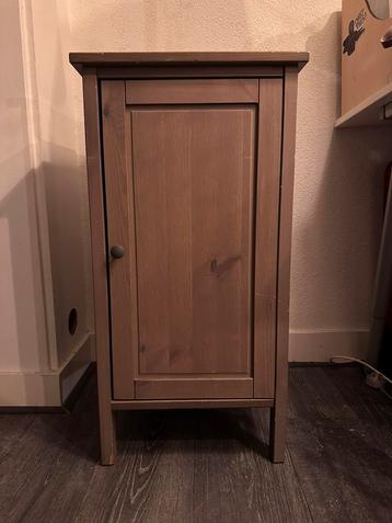 Nachtkastje / klein kastje, natuurlijke houtkleur beschikbaar voor biedingen