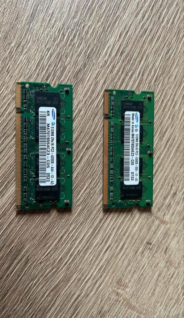 2x 512 MB laptop RAM geheugen bankjes(2Rx16 PC2), Computers en Software, RAM geheugen, Zo goed als nieuw, Laptop, Ophalen of Verzenden