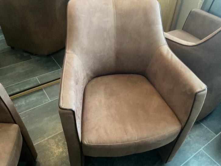 4 Mooie Stoelen met Leren Bies en Wieltjes, Huis en Inrichting, Fauteuils, Zo goed als nieuw, Leer, Minder dan 75 cm, Ophalen of Verzenden