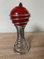 Rode bolkaars in kandelaar, Overige materialen, Ophalen of Verzenden, Zo goed als nieuw, Minder dan 25 cm