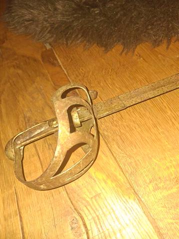 Antieke Cavaleriesabel M1895 beschikbaar voor biedingen