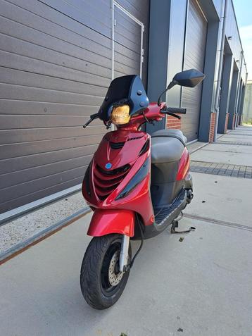 Piaggio Zip 4T Scooter Candy Rood LED 45km/u (Brom) beschikbaar voor biedingen