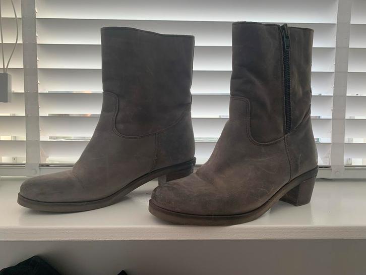 Taupe enkellaarsjes, maat 38, Kleding | Dames, Schoenen, Zo goed als nieuw, Lage of Enkellaarzen, Grijs, Ophalen of Verzenden