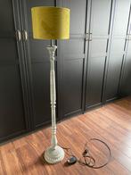 Landelijke vloerlamp met olijfgroene kap, Huis en Inrichting, Lampen | Vloerlampen, Ophalen, Gebruikt, Hout, 150 tot 200 cm