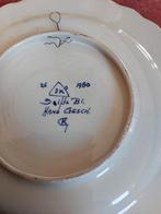 2 aardewerk borden van beatrix/regina en juliana/regina, Ophalen of Verzenden