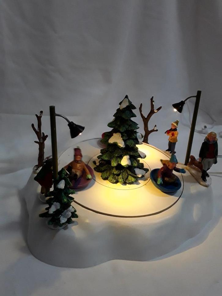 Lemax 84852 saucer fun jaar 2008., Diversen, Kerst, Zo goed als nieuw, Ophalen of Verzenden