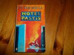 Peter Mayle - Hotel Pastis, Ophalen of Verzenden, Zo goed als nieuw, Nederland