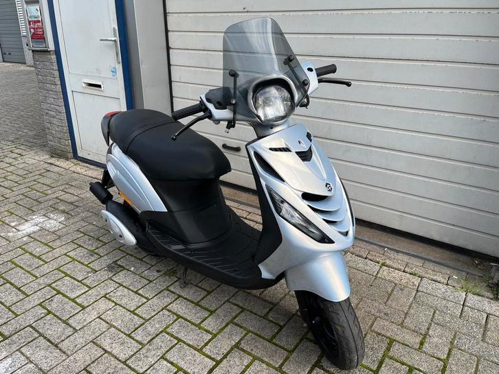 Piaggio Zip, 2 takt 70cc, Fietsen en Brommers, Scooters | Piaggio, Gebruikt, Zip, Maximaal 45 km/u, Benzine, Ophalen