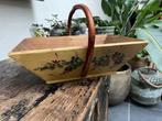Handbeschilderde oude houten bak mand Handbeschilderde, Huis en Inrichting, Woonaccessoires | Schalen en Manden, Verburgt Vintage