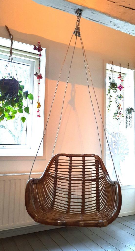 Sfeervolle rotan HANGSTOEL (incl. ophangbevestiging), Huis en Inrichting, Stoelen, Zo goed als nieuw, Eén, Riet of Rotan, Bruin