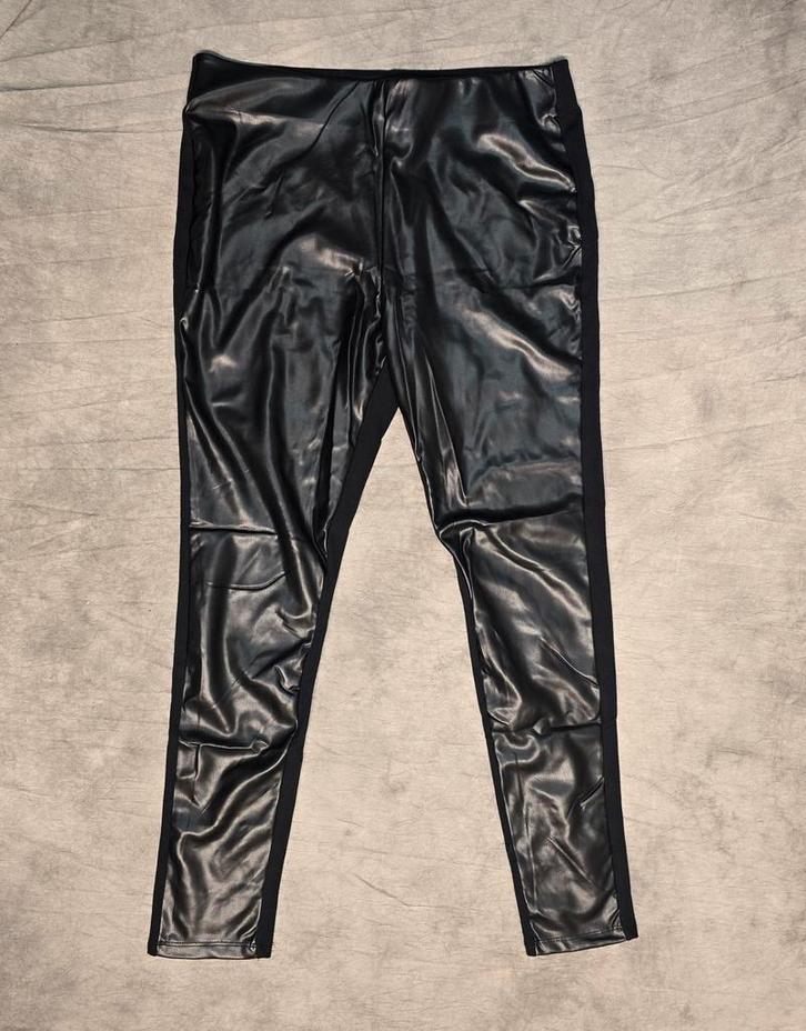 Leerachtige legging/broek, Kleding | Dames, Leggings, Maillots en Panty's, Zo goed als nieuw, Legging, Zwart, Ophalen of Verzenden