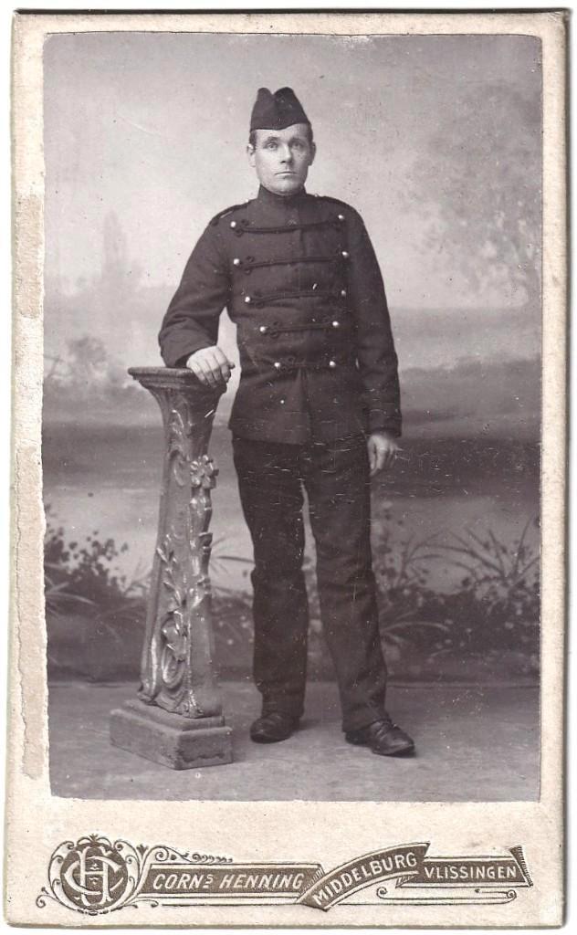 CDV - Militair Uniform Muts - Foto Henning Middelburg, Verzamelen, Foto's en Prenten, Gebruikt, Foto, Overige onderwerpen, Voor 1940