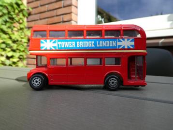 Engelse dubbeldekkers 2 stuks 1:43 en 1:32 metaal  beschikbaar voor biedingen