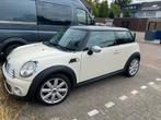 Mini 1.6 ONE 2011 Wit beige met zwart, Voorwielaandrijving, Zwart, 4 cilinders, 4 stoelen