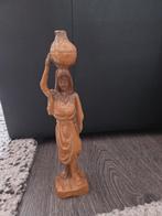 Houten beeldje van vrouw met kruik, Antiek en Kunst, Ophalen of Verzenden