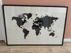 Poster wereldkaart + zwarte lijst, Huis en Inrichting, Woonaccessoires | Lijsten, Ophalen, Kunststof, 50 tot 75 cm, Zo goed als nieuw