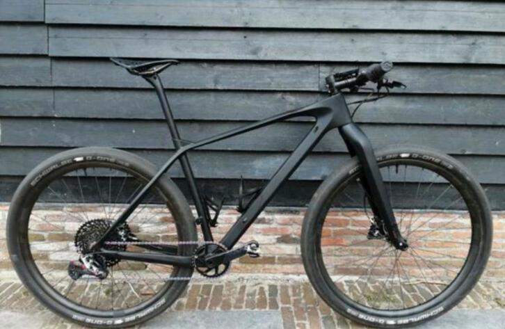 Carbon thrust mountainbike, Fietsen en Brommers, Fietsen | Mountainbikes en ATB, Overige merken, Ophalen