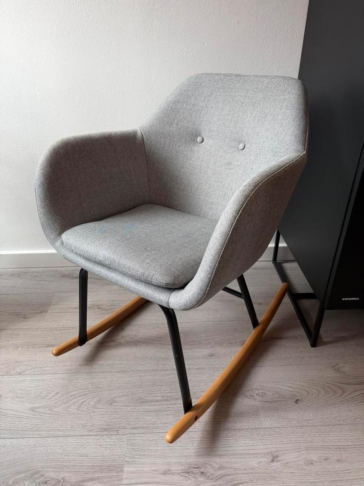 Grijze schommelstoel, Huis en Inrichting, Fauteuils, Gebruikt, Hout, Stof, 50 tot 75 cm, Minder dan 75 cm, Ophalen