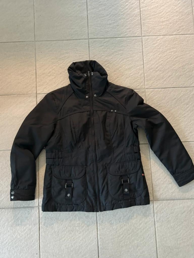 Zwarte vrouwen winterjas (medium) - maat 38, Kleding | Dames, Jassen | Winter, Maat 38/40 (M), Ophalen of Verzenden, Zo goed als nieuw