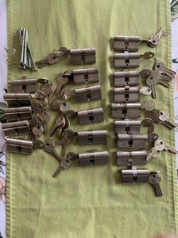 Groepje van 5 - 6 - 7- Eurocylinders met moedersleutel beschikbaar voor biedingen