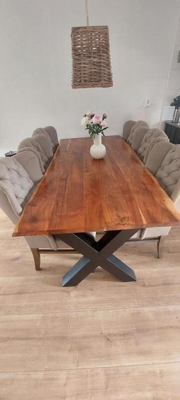 Massief houten eettafel 220x105 cm - met boomstamblad beschikbaar voor biedingen