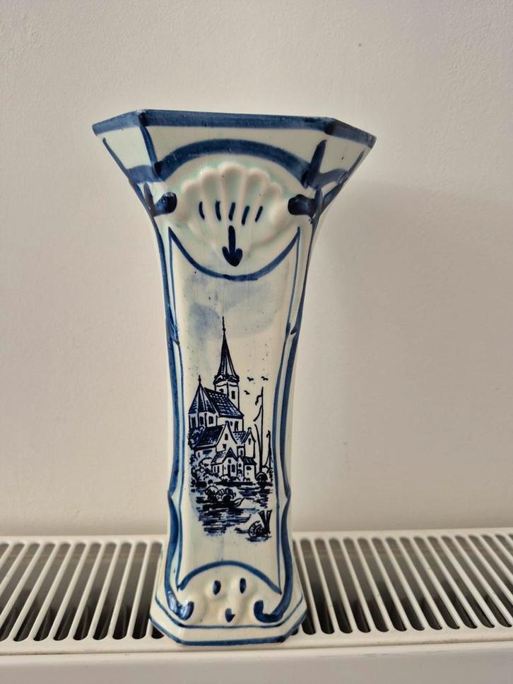 Delfts Blauw Vaas - Handgeschilderd, Antiek en Kunst, Antiek | Vazen, Ophalen of Verzenden
