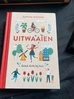 Uitwaaien - Geluk dicht bij huis, Boeken, Overige merken, Ophalen of Verzenden, Zo goed als nieuw, Reisgids of -boek