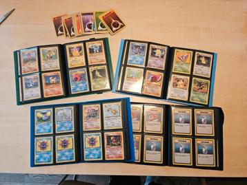 4 mappen met Vintage Pokémon Kaarten beschikbaar voor biedingen