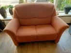 Twee zits bank terra kleur, 140 cm breed, 85 cm diep en +/-, Huis en Inrichting, Banken | Bankstellen, Ophalen, Tweepersoons, 75 tot 100 cm