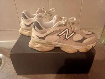 New Balance 9060 Moonrock Linen Dark Arctic Grey...Zgan. beschikbaar voor biedingen