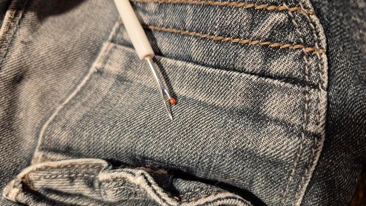 Gezocht oude, kapotte en afgedankte spijkerbroeken., Kleding | Dames, Spijkerbroeken en Jeans, Gedragen, Overige jeansmaten, Overige kleuren