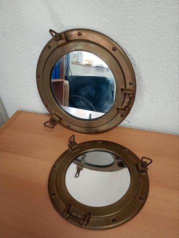 Set van 2 decoratieve patrijspoort spiegels beschikbaar voor biedingen