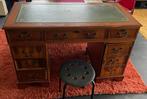 Klein Engels bureau met lederen blad, Huis en Inrichting, Bureaus, Ophalen of Verzenden, Gebruikt, Bureau