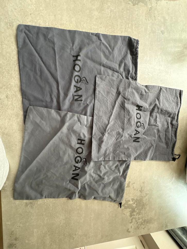 Hogan Stofzakken - 3 stuks, Kleding | Dames, Schoenen, Zo goed als nieuw, Overige typen, Grijs, Ophalen of Verzenden
