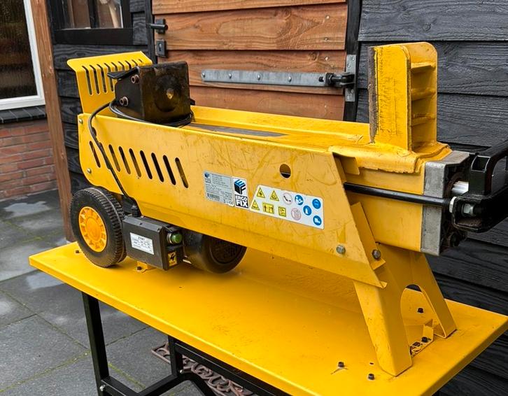 Keurige en krachtige Houtklover Kloofmachine Klover 7 tonner, Tuin en Terras, Kloofmachines, Gebruikt, Liggend, Elektrisch, Ophalen