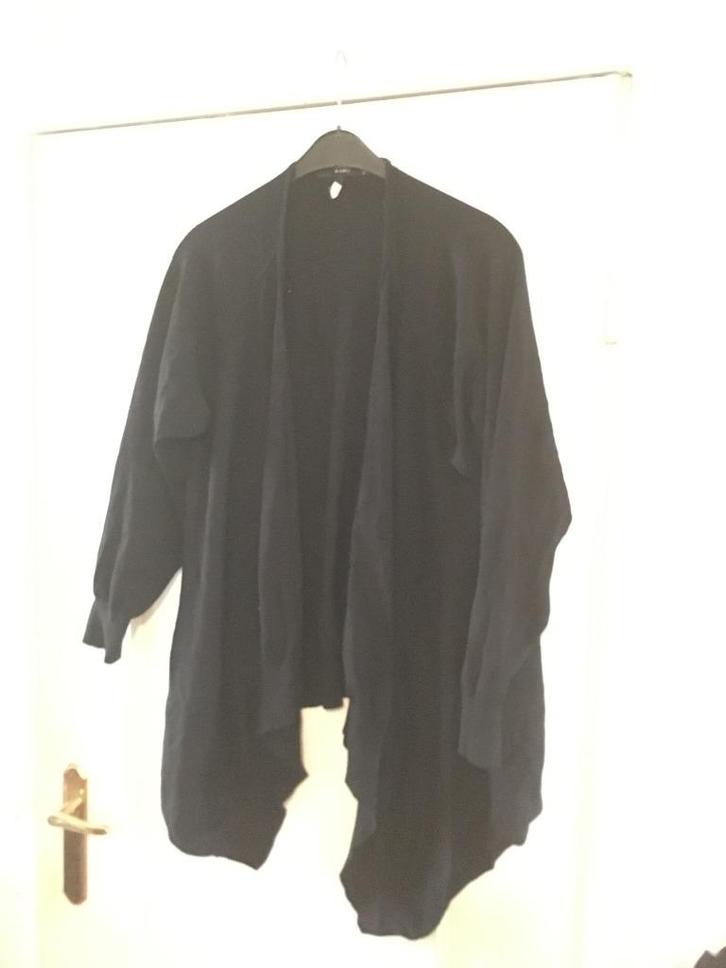 Aparte wijd zwart viscose vest van X-Two, maat 3 / 52, Kleding | Dames, Grote Maten, Zo goed als nieuw, Trui of Vest, Zwart, Verzenden