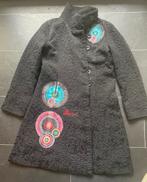 Desigual Zwarte Jas Maat 44 - Kleurrijke Details, Kleding | Dames, Zwart, Maat 42/44 (L), Ophalen of Verzenden, Zo goed als nieuw