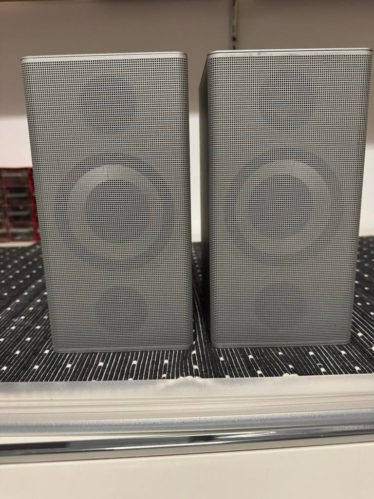 2 ARCAM MUSO boekenplank boxen met ophangsysteem, Audio, Tv en Foto, Luidsprekers, Gebruikt, 60 tot 120 watt, Front, Rear of Stereo speakers