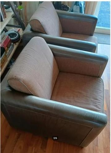 2x Stijlvolle Fauteuils van Leer en Stof  beschikbaar voor biedingen