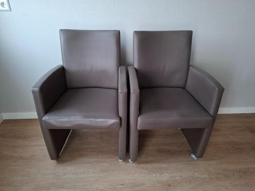 Eetkamerstoel met wieltjes, Huis en Inrichting, Stoelen, Gebruikt, Twee, Leer, Bruin, Ophalen