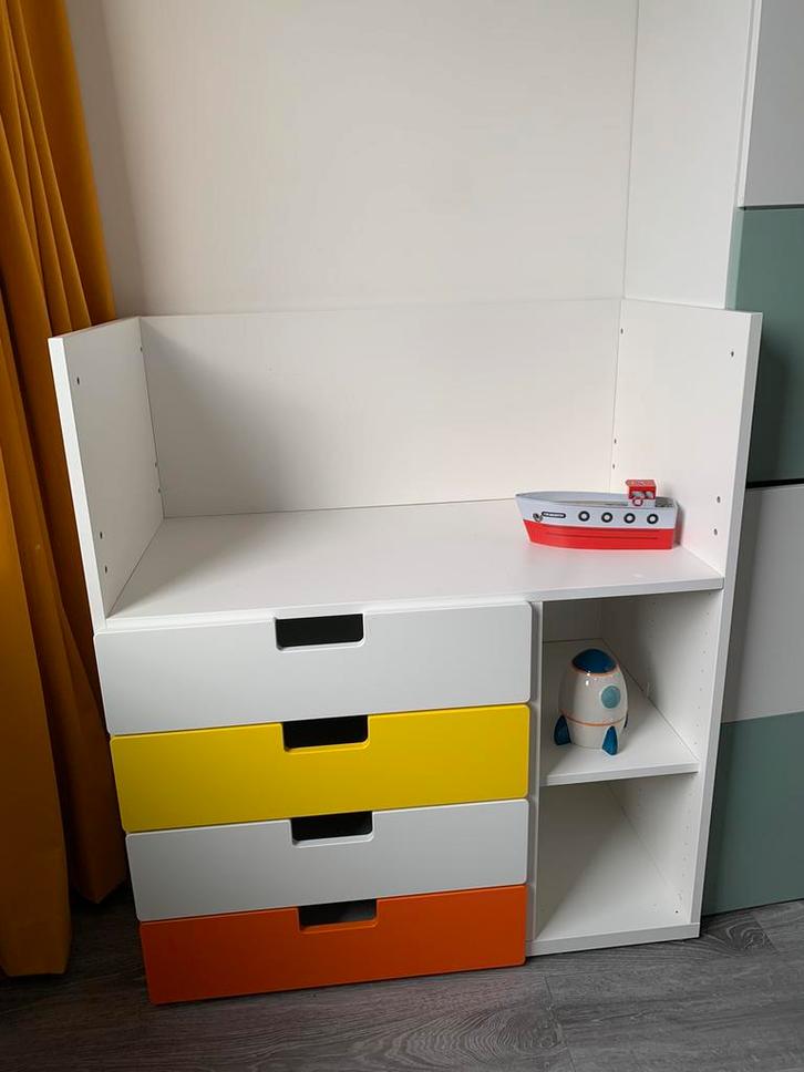 Stuva commode en bureau (compleet, plank staat niet op foto), Kinderen en Baby's, Kinderkamer | Commodes en Kasten, Zo goed als nieuw