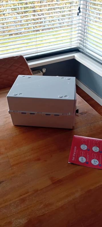 Medicijnenkluisje met code beschikbaar voor biedingen