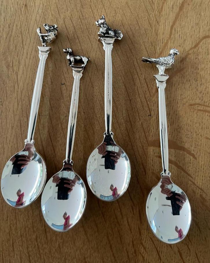 4 THEELEPELTJES MASSIEF DIER JAREN 70 VERZILVERDE 90 11 cm, Antiek en Kunst, Antiek | Bestek, Ophalen of Verzenden