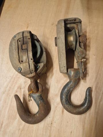 2 Oude Scheepskatrol Katrollen - Zolder Vondst beschikbaar voor biedingen