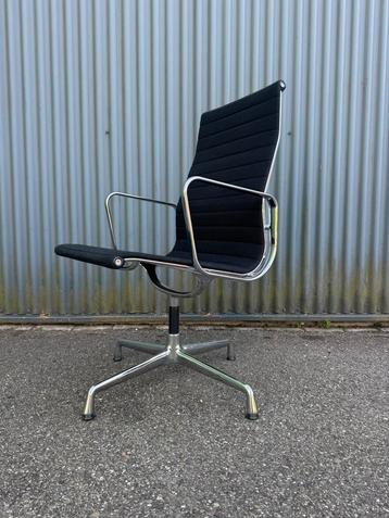 Vitra Eames EA109 zwart hopsak beschikbaar voor biedingen
