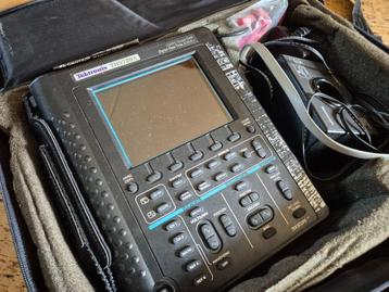 Tektronix THS720A draagbare digitale oscilloscoop multimeter beschikbaar voor biedingen