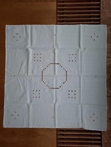 Tafelkleed vintage beschikbaar voor biedingen