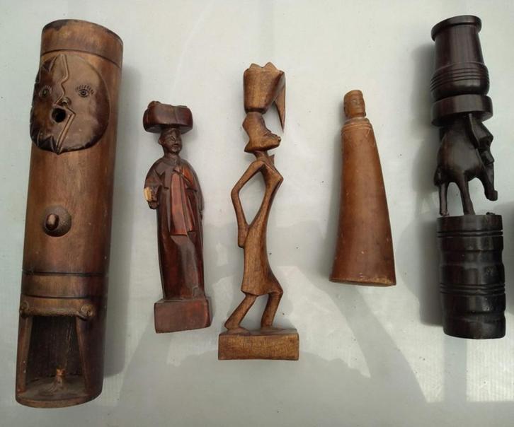 Diverse houtsnijwerk en hoorn ook afrikaans, Antiek en Kunst, Kunst | Beelden en Houtsnijwerken, Ophalen of Verzenden